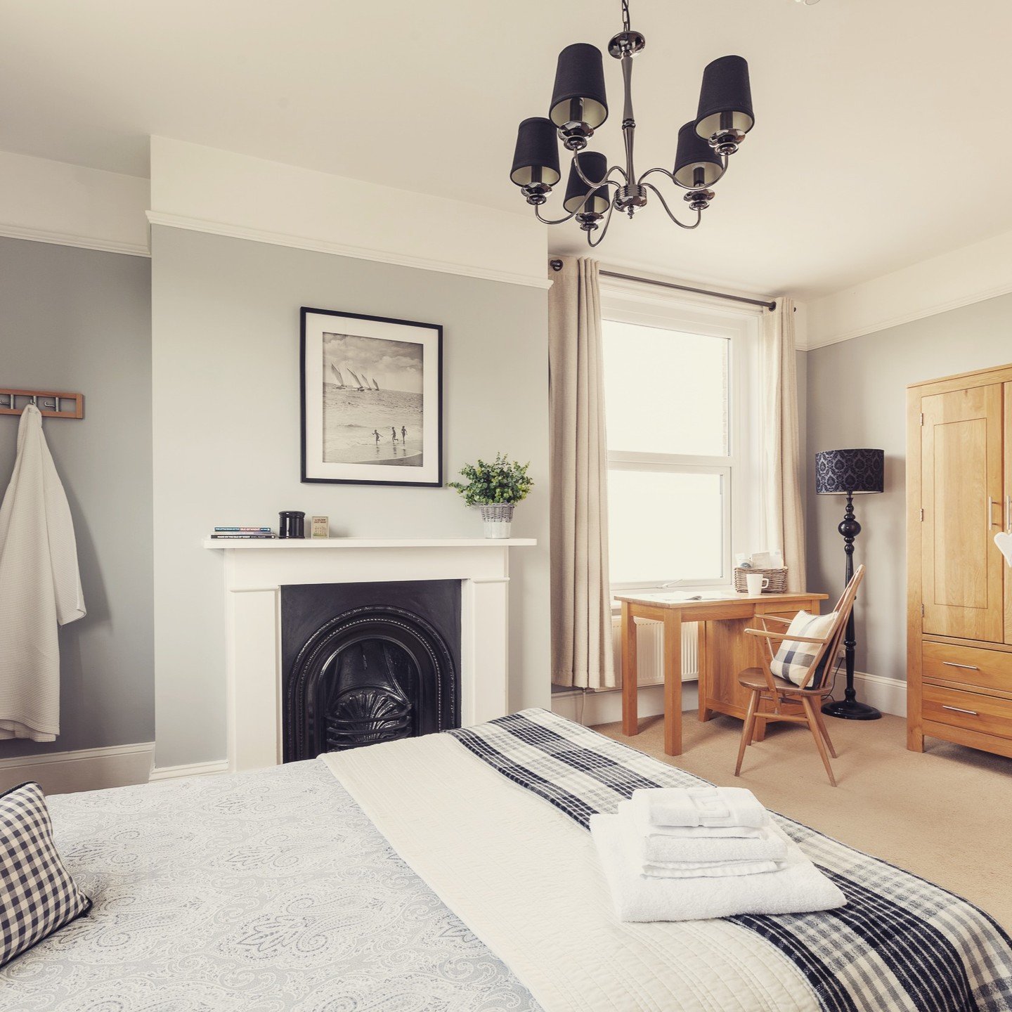 Cozy rooms, charming decor, and a peaceful atmosphere. Your perfect getaway in Cowes on the Isle of Wight!

📍 Isle of Wight
🌐 Book now: www.the-caledon.co.uk

#thecaledon #Cowes #IsleOfWight #CozyStay #UKGetaway #bedandbreakfast