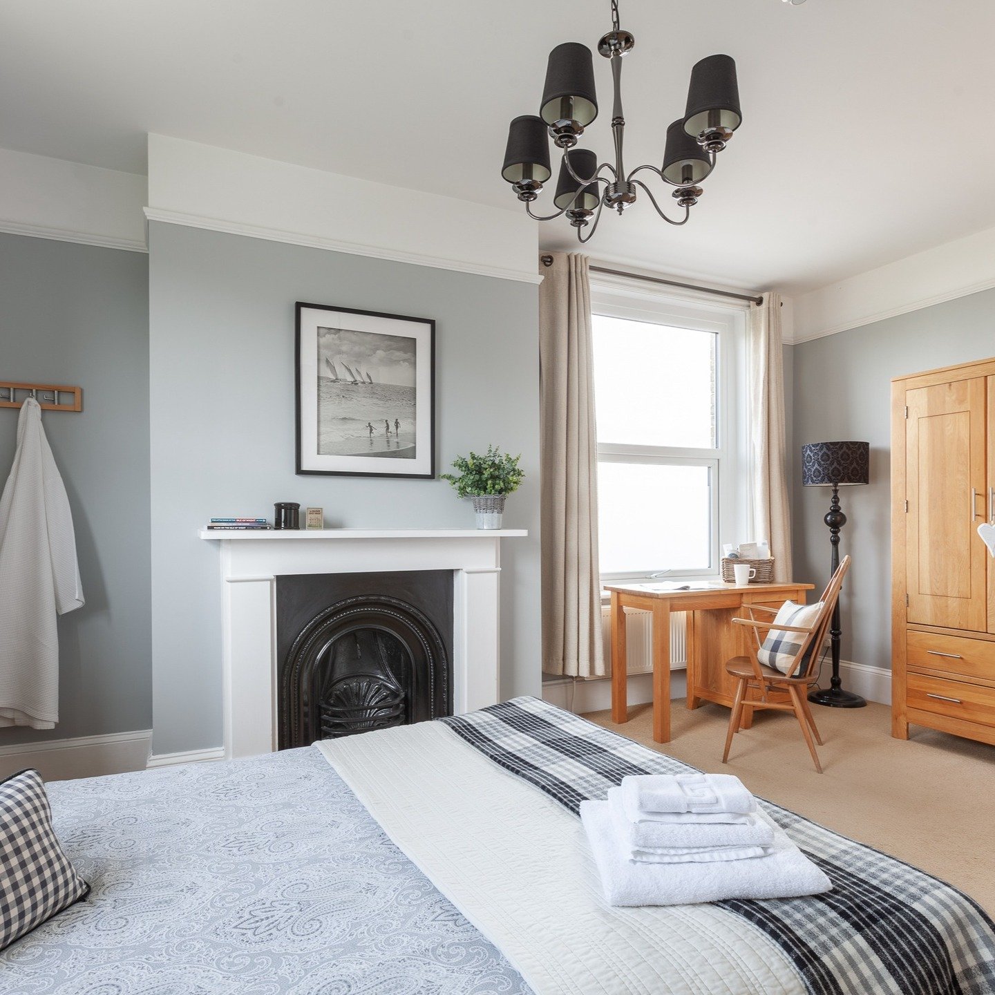 🏡 Escape to The Isle of Wight &ndash; Stay at The Caledon! 🌿

Looking for a cozy, stylish stay on the Isle of Wight? Our charming guest house offers comfortable rooms, stunning views, and a warm welcome. Perfect for weekend getaways, business trips